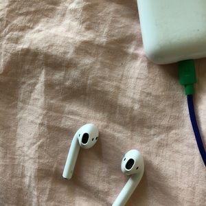 Apple AirPods (2nd generation)